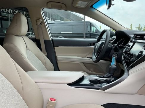 Used 2018 Toyota Camry LE FWD image 19