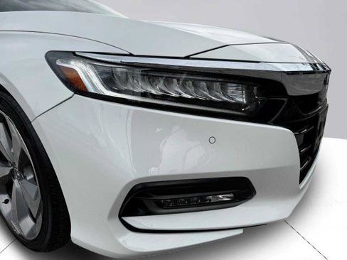 Used 2018 Honda Accord Touring image 10