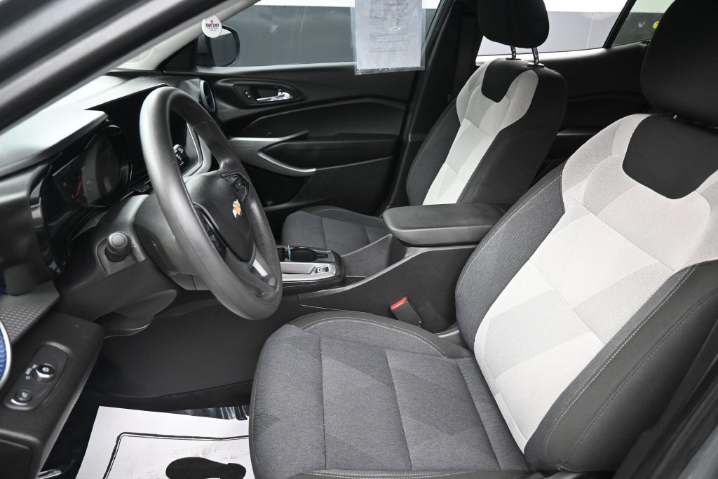 Used 2024 Chevrolet Trax LS w/ LS Convenience Package FWD image 23
