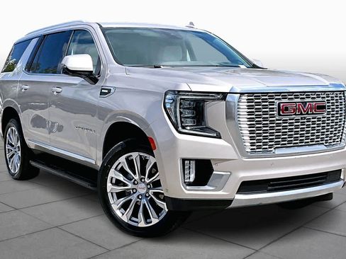 Used 2024 GMC Yukon Denali w/ Advanced Technology Package AWD/4WD image 3