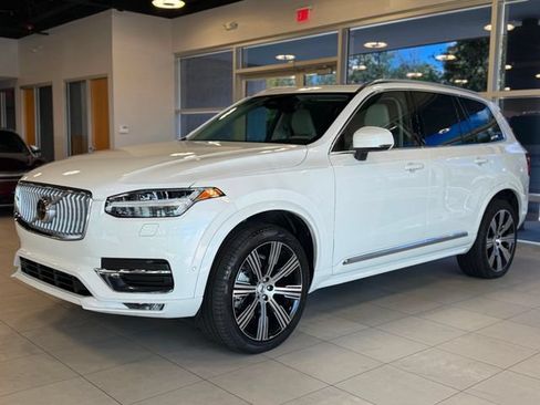 Used 2024 Volvo XC90 B5 Plus w/ Protection Package Premier AWD/4WD image 4
