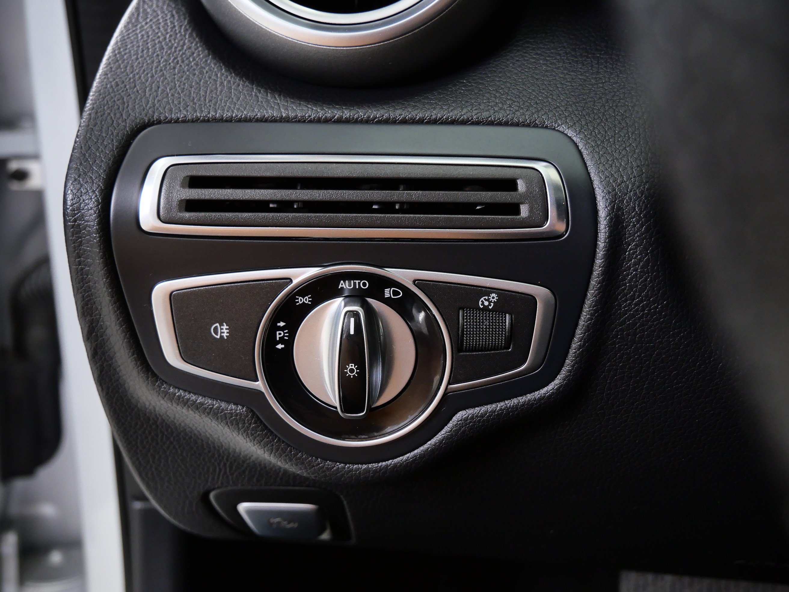 Used 2016 Mercedes-Benz C 300 4MATIC Sedan image 24