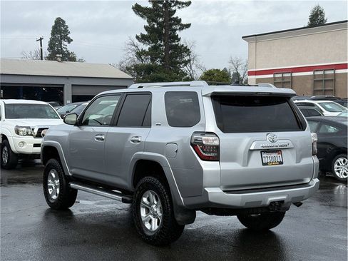 Used 2017 Toyota 4Runner SR5 image 4