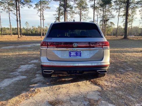 Used 2024 Volkswagen Atlas SE image 4