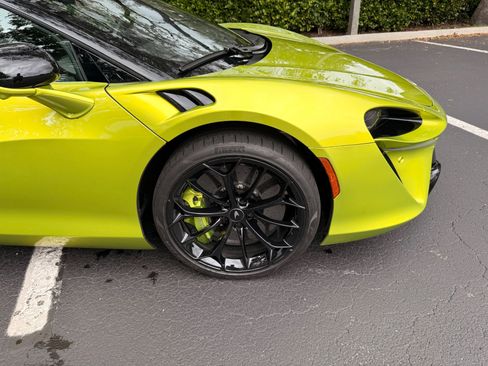 Used 2023 McLaren Artura image 8