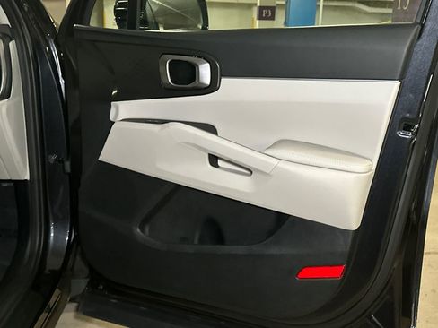 Certified 2025 Kia Sorento S w/ Panoramic Sunroof Package FWD image 15