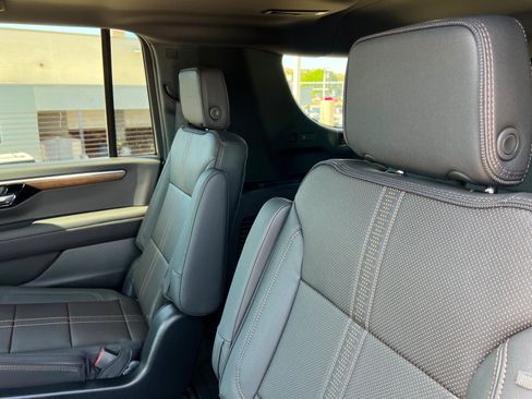 New 2026 Chevrolet Suburban High Country AWD/4WD image 21