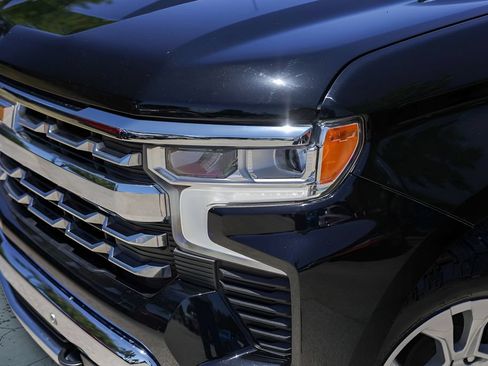 Used 2022 Chevrolet Silverado 1500 LTZ AWD/4WD image 3