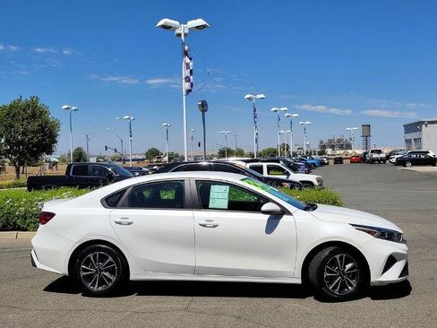 Used 2024 Kia Forte LXS FWD image 3