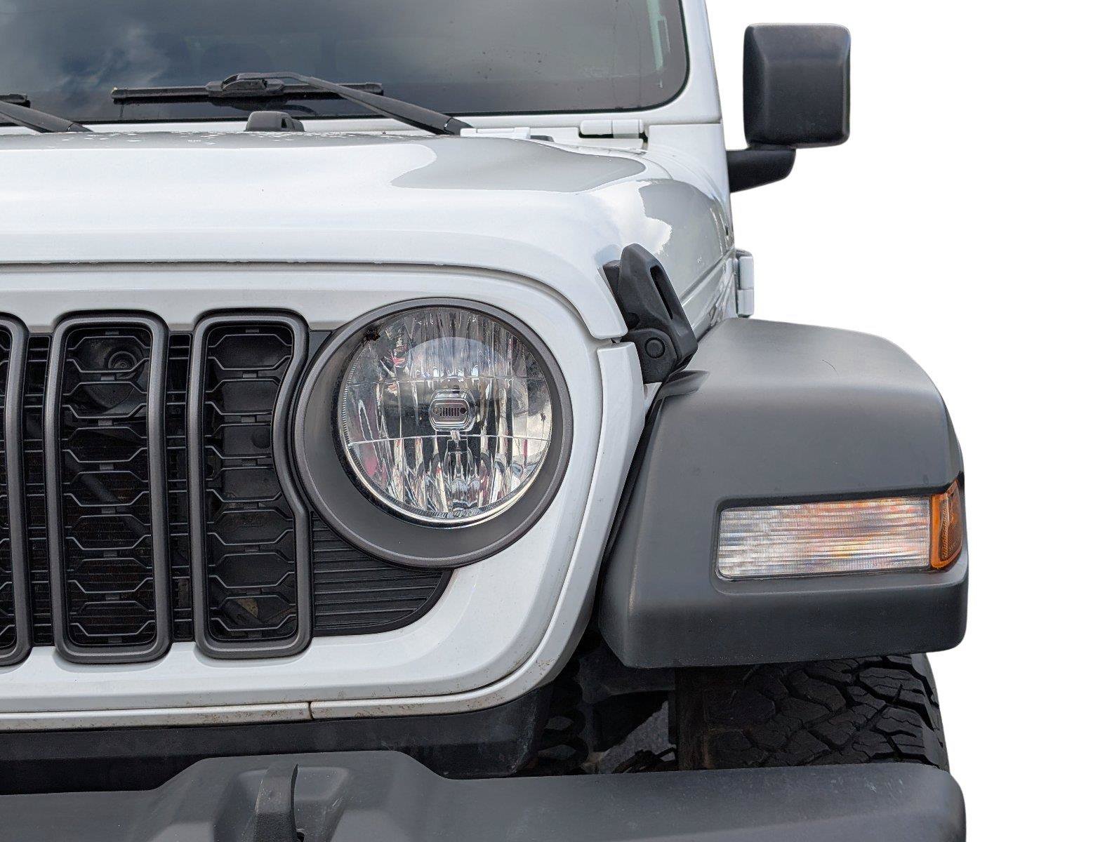 Used 2025 Jeep Gladiator Sport AWD/4WD image 12