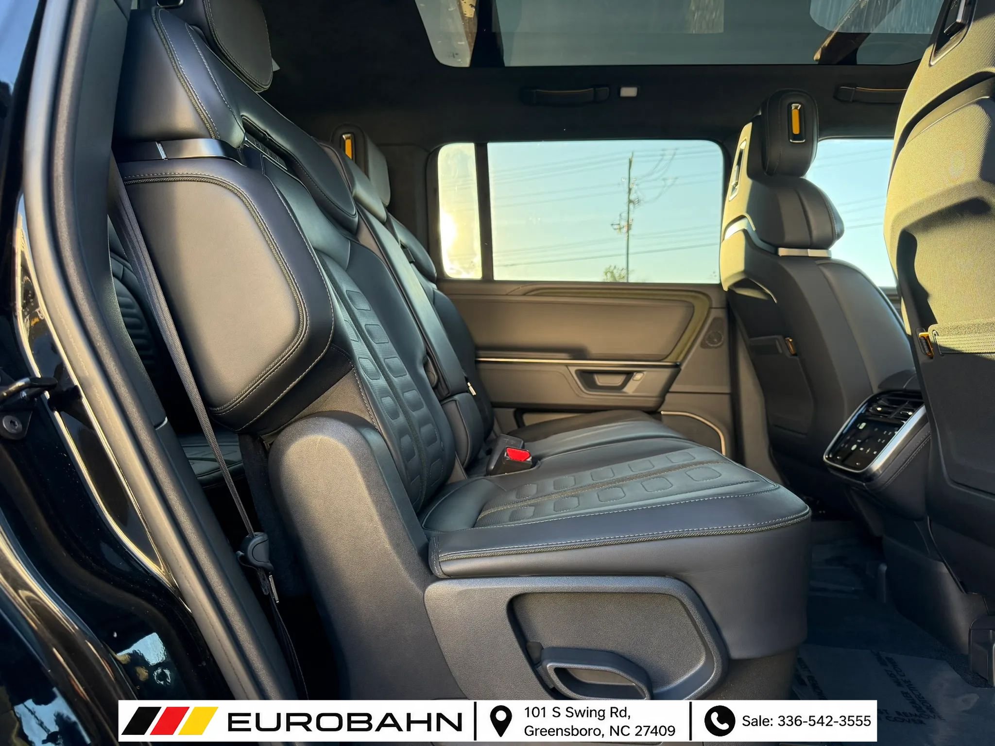 Used 2025 Rivian R1S Adventure Dual AWD/4WD image 26