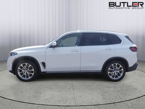 Used 2024 BMW X5 xDrive40i w/ Premium Package AWD/4WD image 3