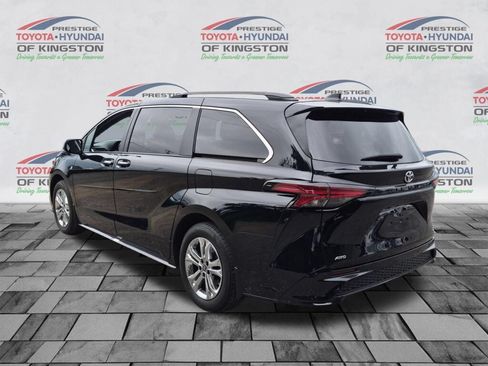Used 2023 Toyota Sienna XSE w/ XSE Plus Package AWD/4WD image 6