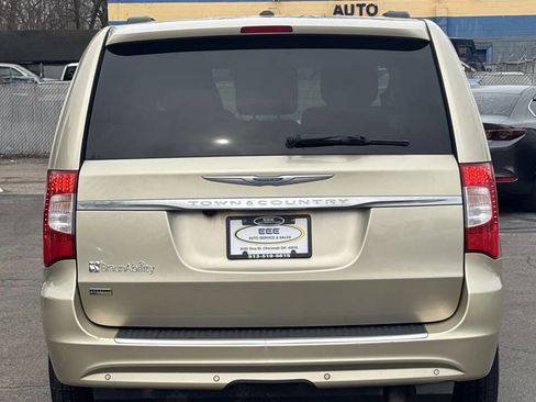 Used 2012 Chrysler Town & Country Touring-L w/ Trailer Tow Group image 7