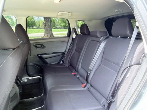 Used 2023 Nissan Rogue S AWD/4WD image 18