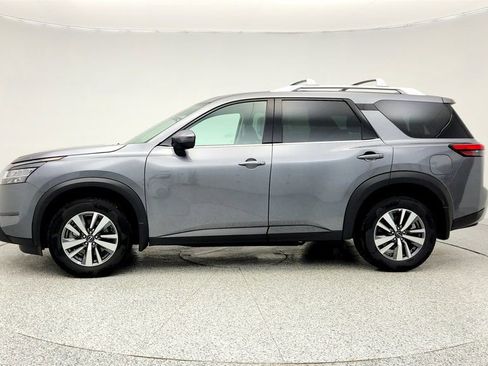 Used 2024 Nissan Pathfinder SL image 8