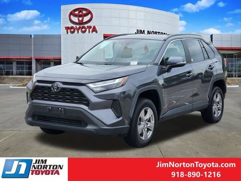 Used 2024 Toyota RAV4 XLE FWD image 3