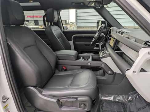 Used 2024 Land Rover Defender 90 S image 30