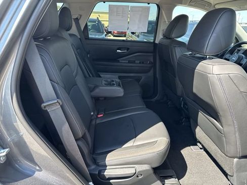 Used 2025 Nissan Pathfinder SL w/ Cargo Package AWD/4WD image 18