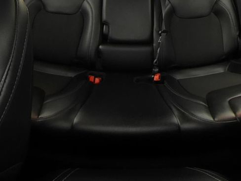 Used 2020 Jeep Cherokee Latitude Plus w/ Comfort/Convenience Group FWD image 25