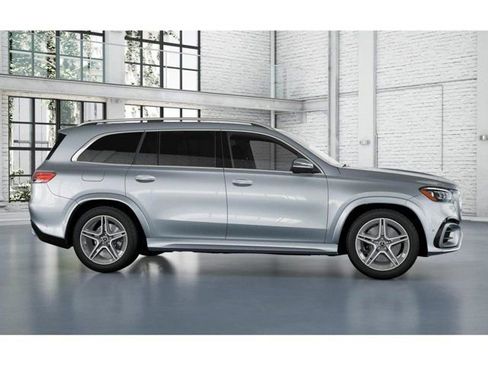 Used 2025 Mercedes-Benz GLS 450 4MATIC image 16