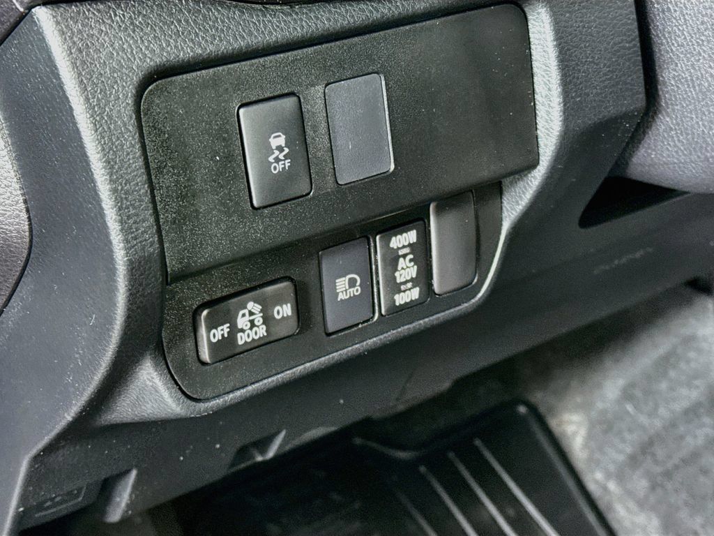 Used 2021 Toyota Tacoma TRD Off-Road AWD/4WD image 10