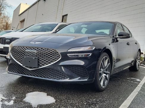 Used 2023 Genesis G70 2.0T image 3