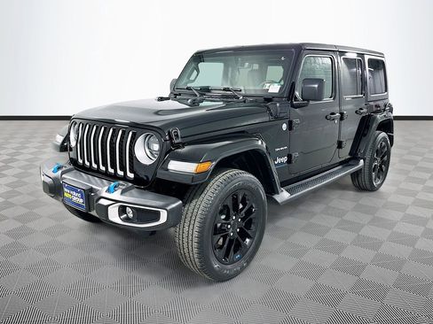 Certified 2023 Jeep Wrangler Unlimited Sahara w/ Dual Top Group AWD/4WD image 3