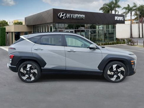 Used 2024 Hyundai Kona Limited FWD image 2