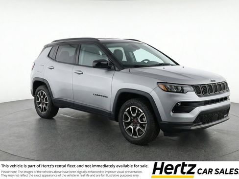 Used 2025 Jeep Compass Trailhawk image 1