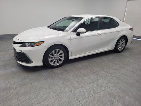Used 2021 Toyota Camry LE image 2