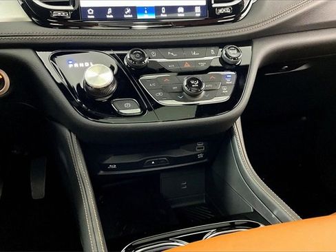 New 2026 Chrysler Pacifica Pinnacle w/ Trailer Tow Group image 7