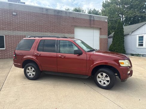 Used 2010 Ford Explorer XLT AWD/4WD image 4