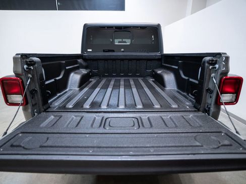 Used 2021 Jeep Gladiator Overland w/ Popular Equipment Package image 14