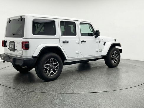 Used 2025 Jeep Wrangler Sahara image 9