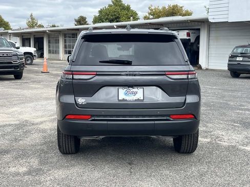 New 2025 Jeep Grand Cherokee Altitude image 4