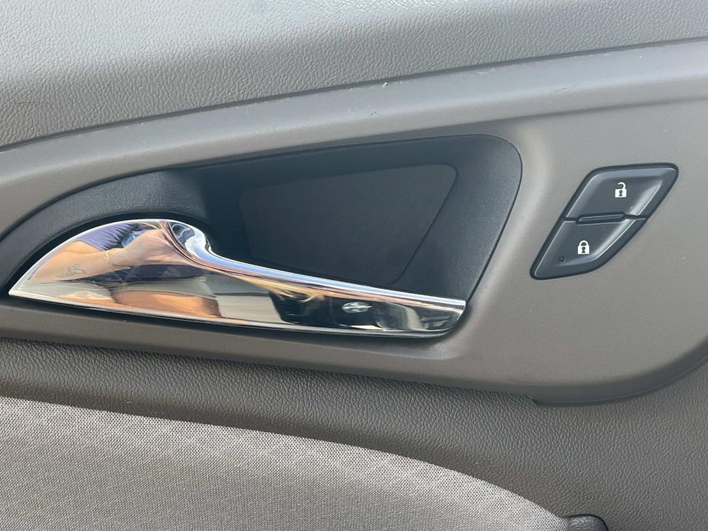 Used 2025 Chevrolet Malibu LT FWD image 18