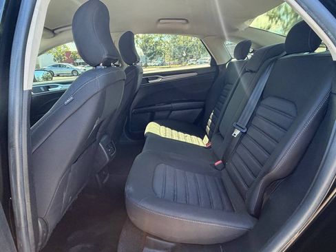 Used 2017 Ford Fusion SE w/ Fusion SE Technology Package FWD image 16