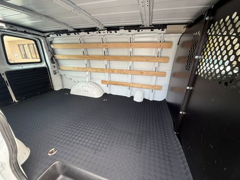 Used 2023 GMC Savana 2500 image 6