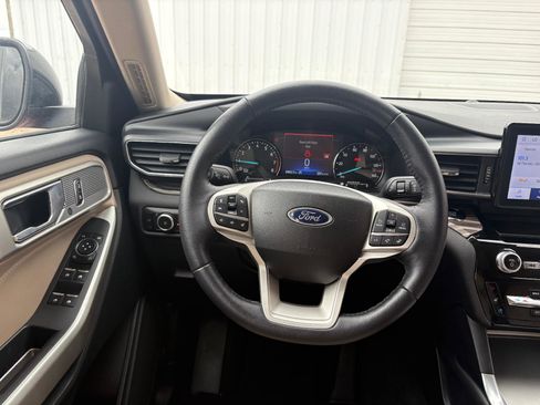 Used 2023 Ford Explorer Limited image 19