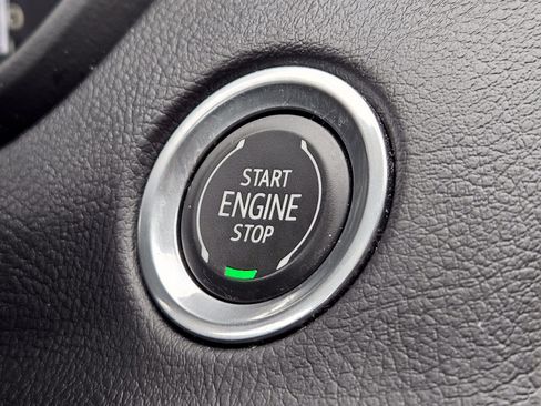 Used 2022 Cadillac XT4 Luxury w/ Cold Weather Package FWD image 19