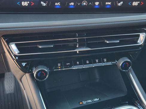 New 2026 Chevrolet Traverse LT image 14