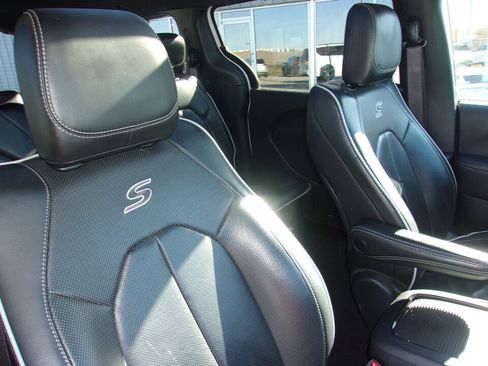 Used 2024 Chrysler Pacifica Limited w/ S Appearance Package image 14