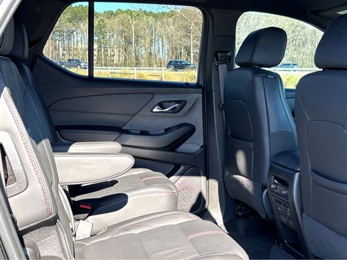 Used 2023 Chevrolet Traverse RS image 8
