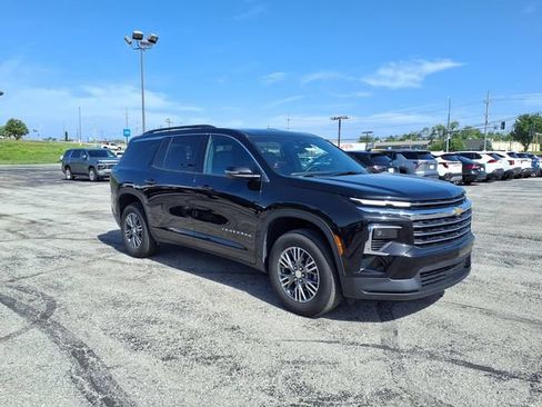 Used 2025 Chevrolet Traverse LT AWD/4WD image 9