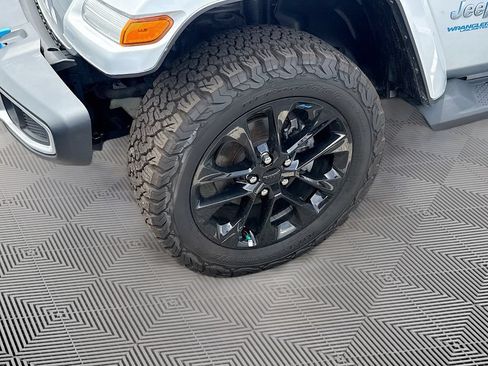 Certified 2022 Jeep Wrangler Unlimited Sahara w/ Cold Weather Group AWD/4WD image 27