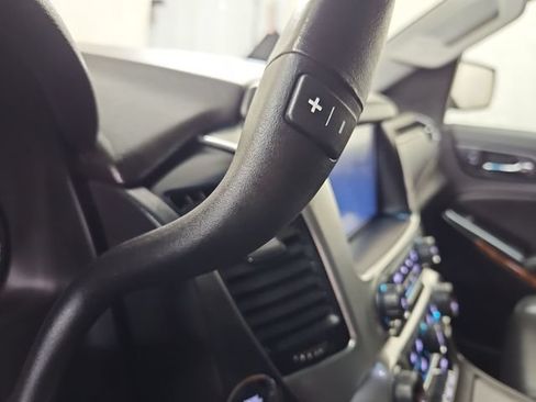 Used 2020 Chevrolet Suburban Premier AWD/4WD image 35