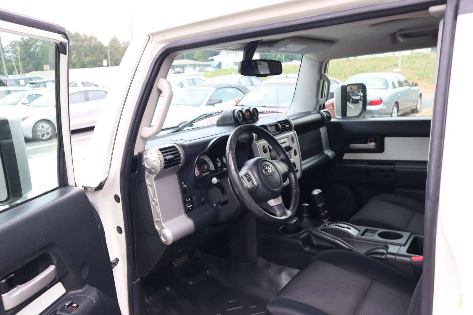 Used 2010 Toyota FJ Cruiser 4WD w/ Upgrade Pkg 2 image 8