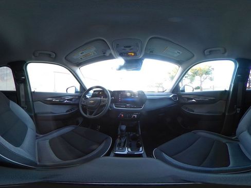 Used 2025 Chevrolet TrailBlazer LT image 40