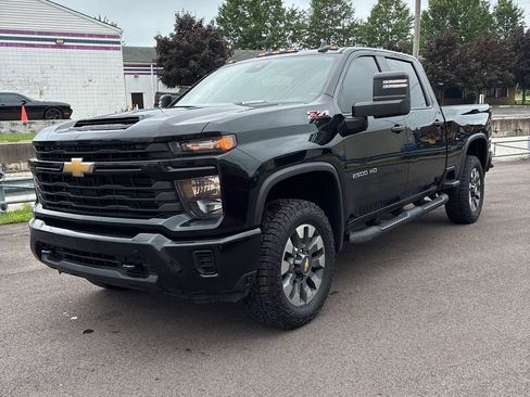 Used 2024 Chevrolet Silverado 2500 Custom w/ Custom Value Package AWD/4WD image 5